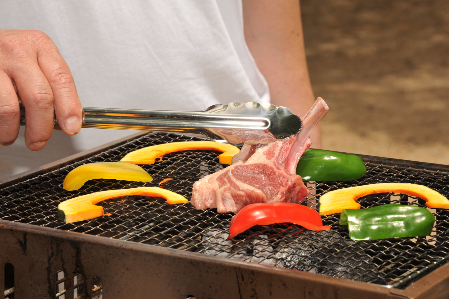 神戸流ジンギスカン 使い捨てジンギスカン鍋セット ラム肉400g+六甲みそダレ140g+特製タレ300ml