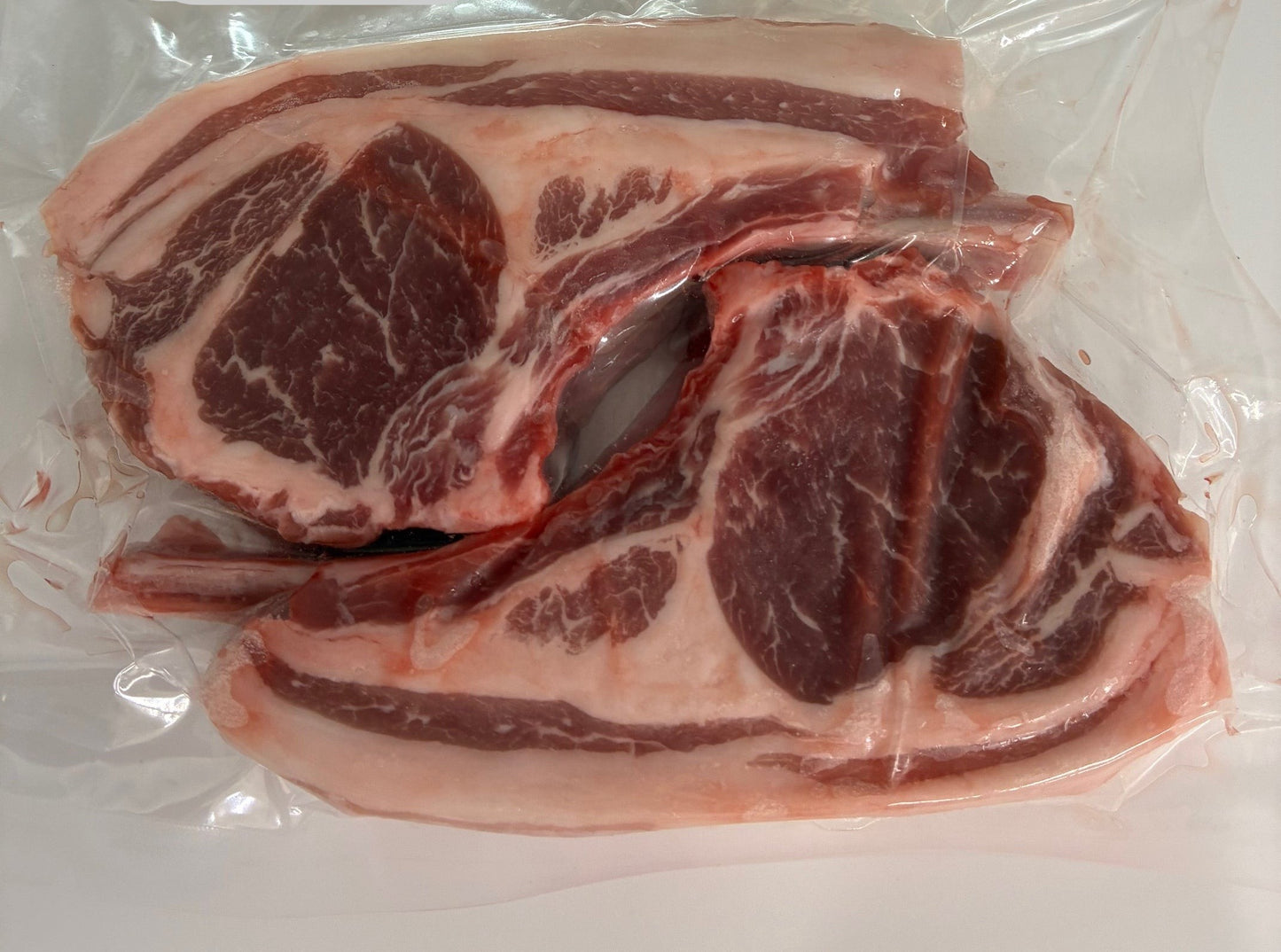 ラムチョップ２本入(骨付きロース肉.   オーストラリア産)