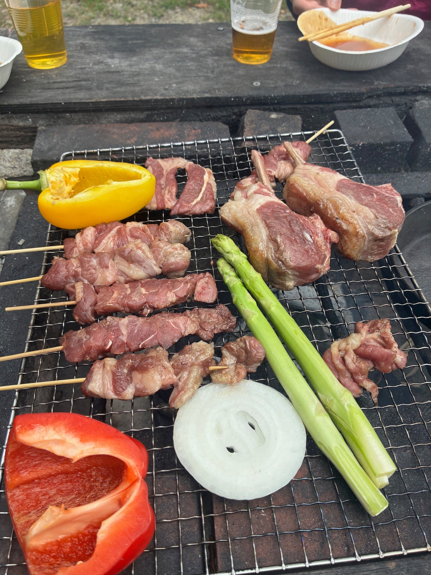ラムチョップ２本入(骨付きロース肉. オーストラリア産)塩胡椒 +和牛脂付き